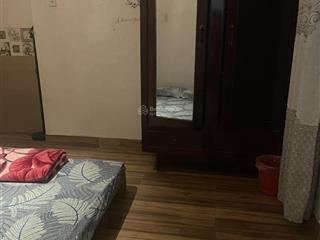 Cho thuê căn hộ phường 10. giá 4tr5/ tháng đường xe hơi. uyên 0948 676 ***