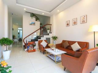 Cho thuê nhà nguyên căn phường 4 đà lạt nội thất cơ bản.  uyên 0948 676 ***