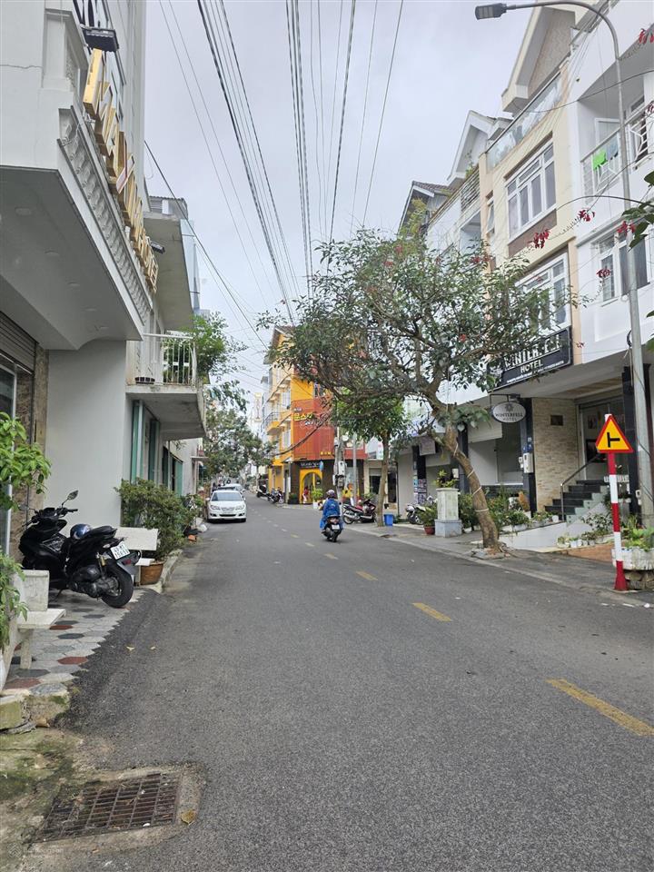 Uyên bán nhà đẹp 4 tầng 84 m2. uyên 0948 676 ***