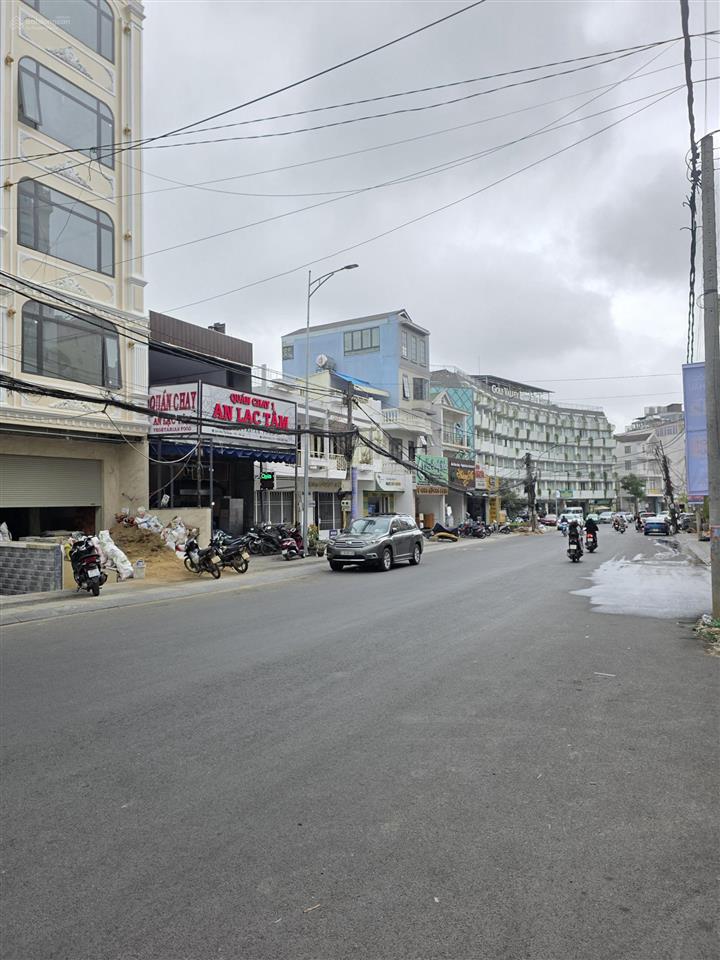 Uyên bán nhà đẹp 4 tầng 84 m2. uyên 0948 676 ***