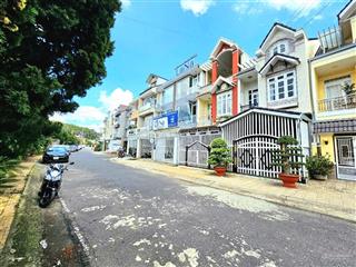 Bán nhà 11 tỷ gần khu tiện ích chợ và trường học. khu vực văn minh uyên 0948 676 ***