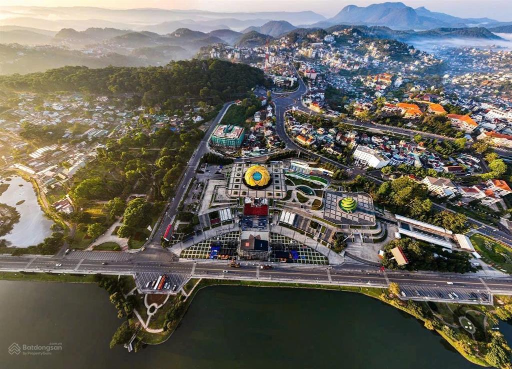 Bán lô đất vàng trung tâm đà lạt. 800m2 full xây dựng. uyên 0948 676 ***