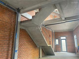 Bán nhà phố kinh doanh, ở dưới 8 tòa chung cư. cam kết thuê lên đến 18tr với vốn 30% hđmb~ 2,4 tỷ
