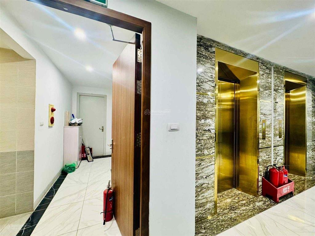 Bán nhà phố lạc long quân 288m tòa văn phòng 8 tầng có hầm 2 thoáng. bán 125 tỷ.  0936 391 ***