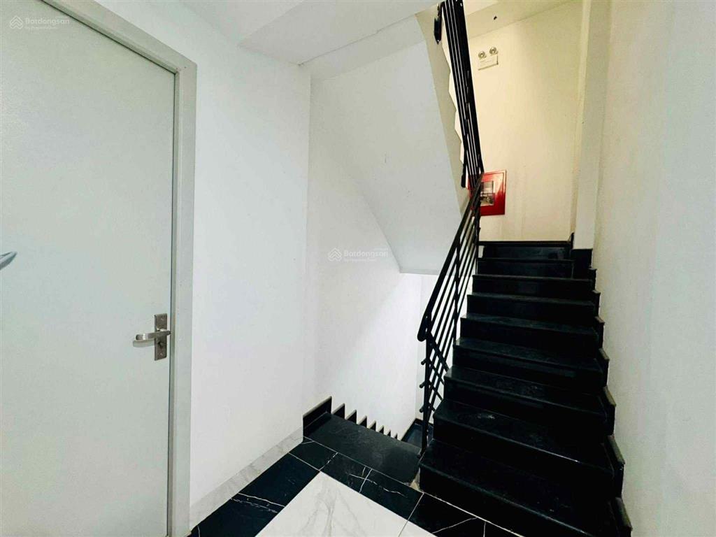 Bán nhà phố lạc long quân 288m tòa văn phòng 8 tầng có hầm 2 thoáng. bán 125 tỷ.  0936 391 ***