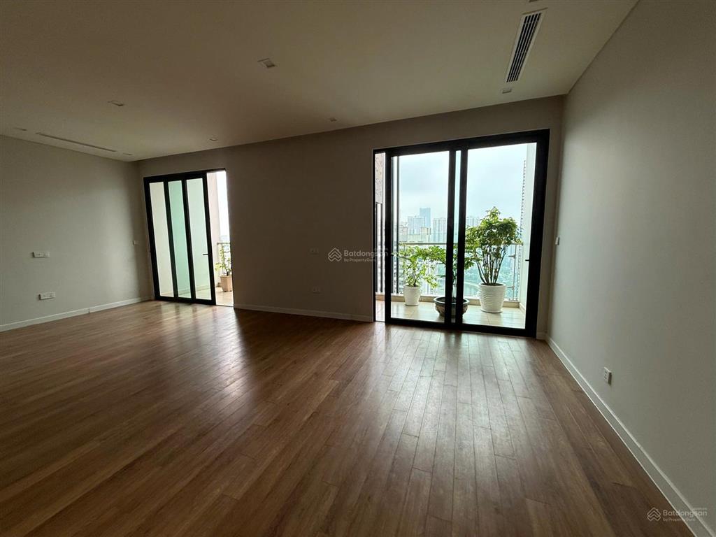 Hàng hiếm, bán căn sân vườn 3pn + 1, dt 150m2 tòa imperia garden, giá 12.9 tỷ. 0936 203 ***