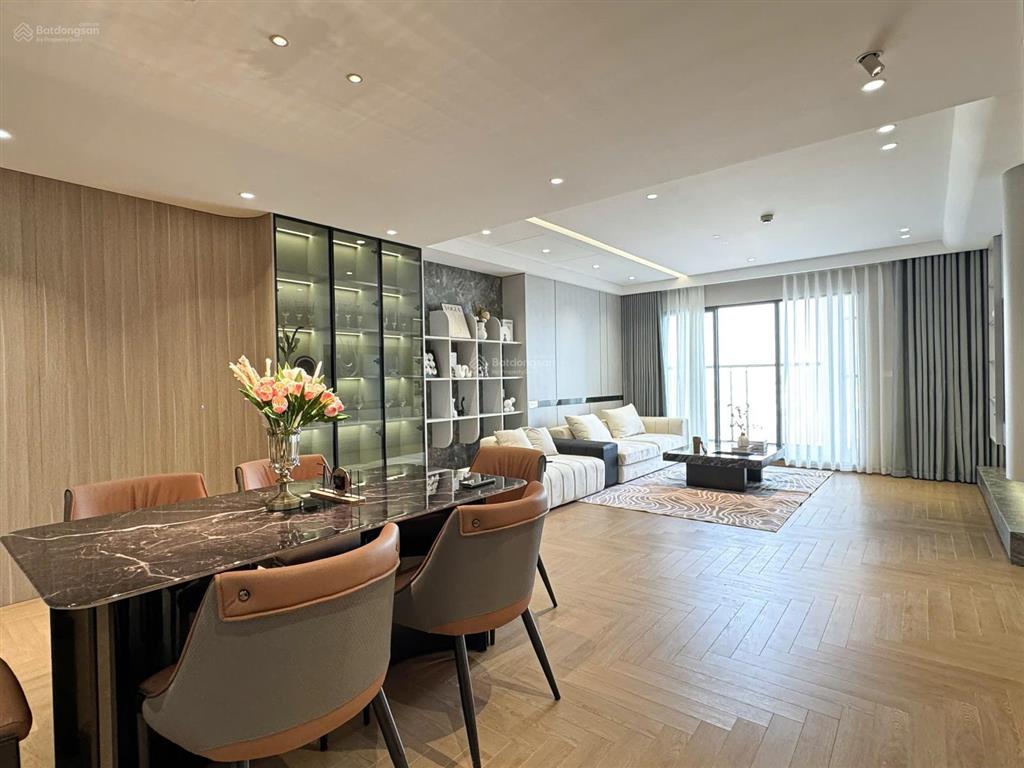 Penthouse cực vip,trực tiếp chủ nhà gửi bán căn 280m 5pn giá 24 tỷ. 0936 203 ***