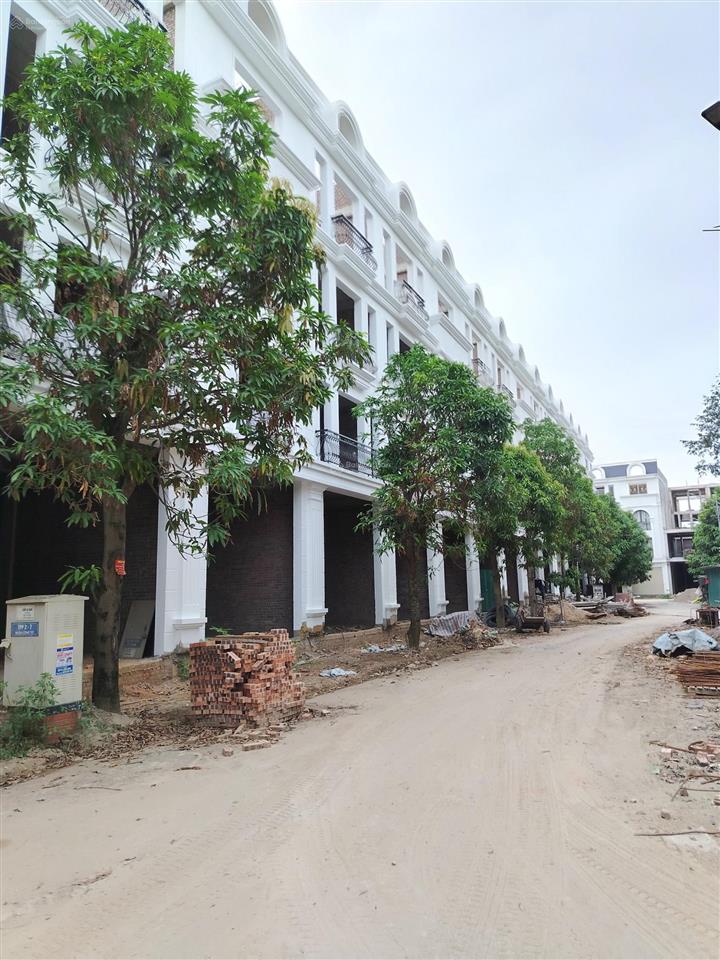 Bán căn nhà 4 tầng mới xây view công viên tại khu đô thị bần, thị xã mỹ hào, hưng yên