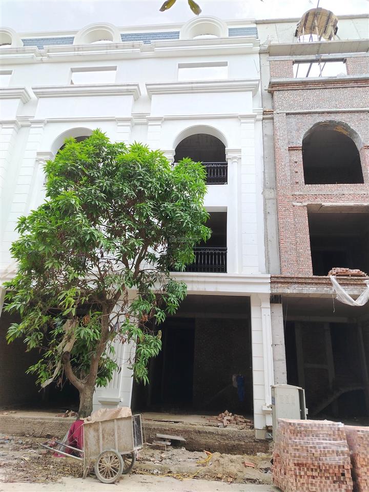 Bán căn nhà 4 tầng mới xây view công viên tại khu đô thị bần, thị xã mỹ hào, hưng yên