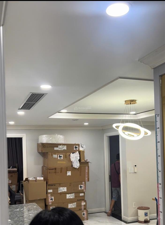 Bán căn hộ screc tower quận 3 ( 80m2 2pn 2wc). giá 4,1 tỷ. có sổ