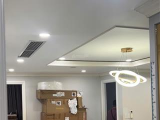 Bán căn hộ screc tower  quận 3 ( 90m2  3pn  2wc). giá 4,5 tỷ. có sổ