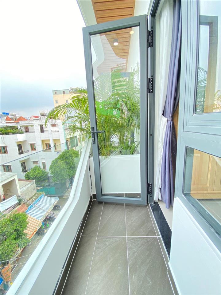 Căn hộ cửa sổ ban công ngay etown cộng hoà