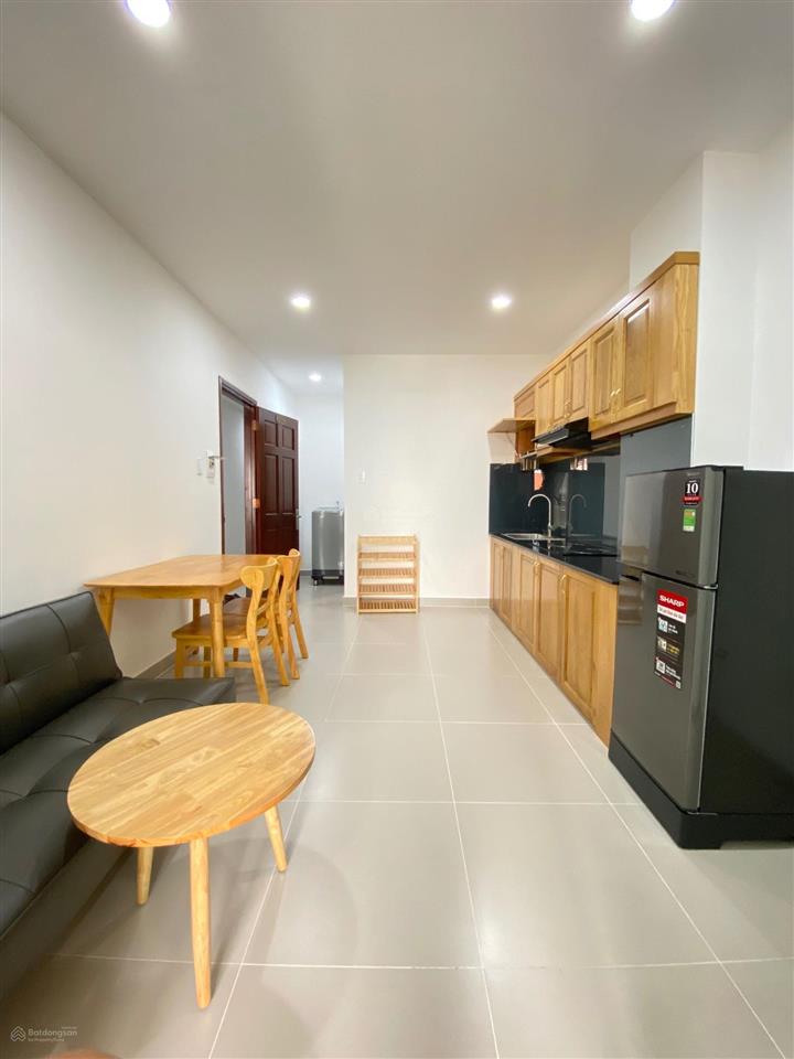 Căn hộ cửa sổ ban công ngay etown cộng hoà