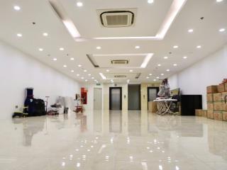 Cho thuê nhà 8t phố phạm hùng, dt 120m2 x 8t, thang máy, thông sàn. giá 75tr/th