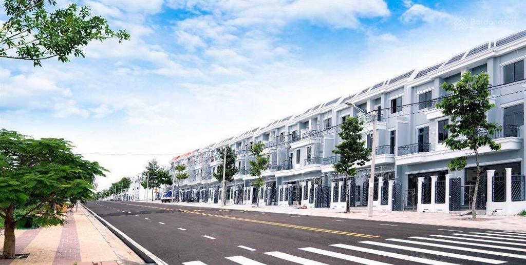 Lô góc 2 mặt tiền 7 mét x 26 mét đường 45m đối diện khu công nghiệp, giá tốt nhất thị trường