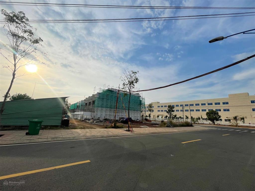 Lô góc 2 mặt tiền 7 mét x 26 mét đường 45m đối diện khu công nghiệp, giá tốt nhất thị trường