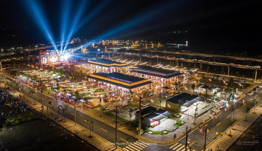 Bán lô đất cạnh đất chợ đêm về kinh doanh được ngay, giá cắt lỗ 400triệu