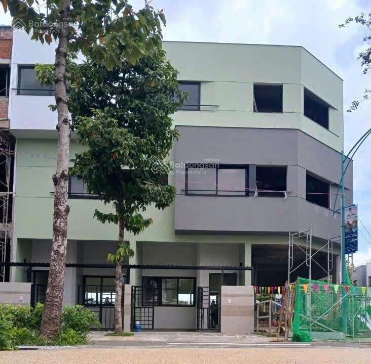 Bán gấp nhà phố khu compound cát tường j  home giá 4,1 tỷ, diện tích 76,5m2, 4pn, 3wc, bình dương