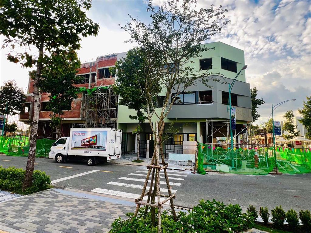 Bán gấp nhà phố khu compound cát tường j  home giá 4,1 tỷ, diện tích 76,5m2, 4pn, 3wc, bình dương