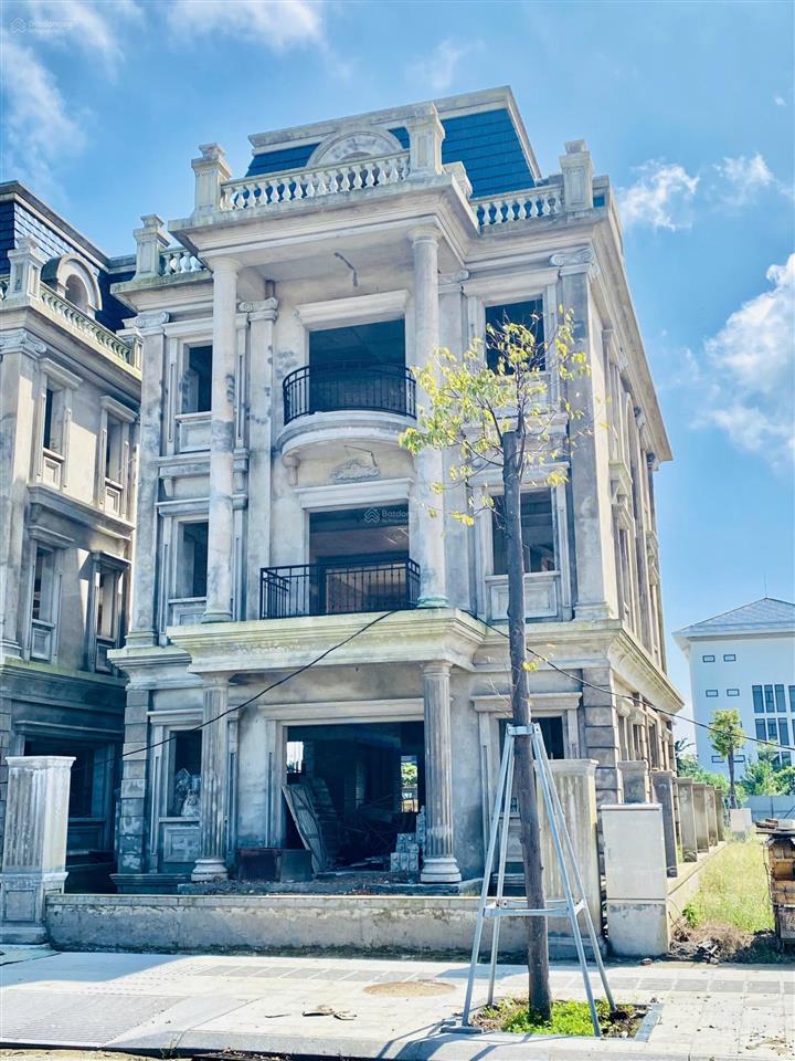 Biệt thự phú xuân cạnh aeon mall  đường võ nguyên giáp đối diện trung tâm hành chính thành phố huế