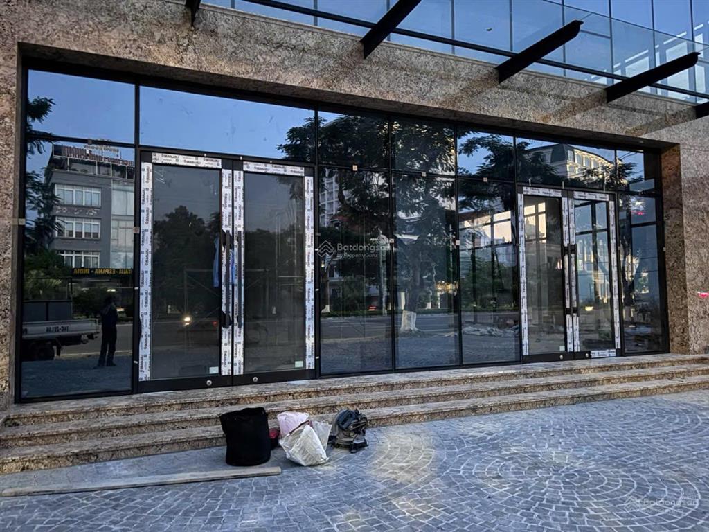 Cho thuê tòa nhà 900m2. có thể thành lập doanh nghiệp fdi. phù hợp mở showroom, siêu thị, nhà hàng