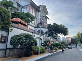 Bán biệt thự góc 2 mặt tiền đường thảo điền, quận 2  dt 16x20m  4 tầng  có sân bbq  giá 72 tỷ