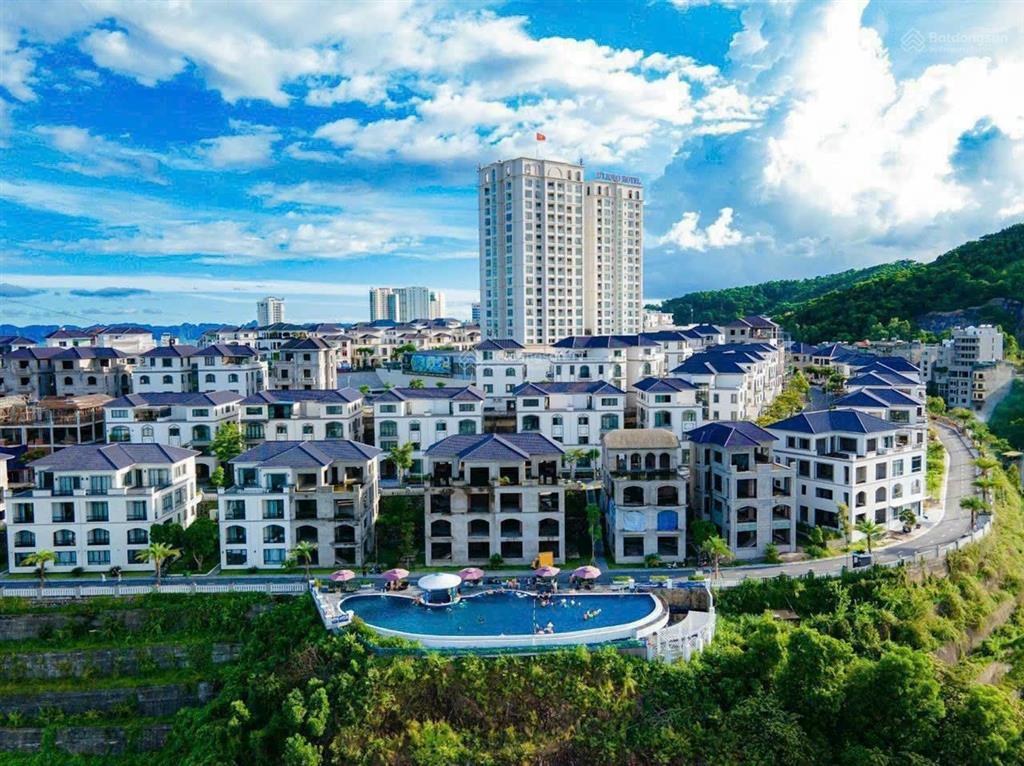 Em xuân bán căn biệt thự biệt lập view biển vip nhất hạ long giá chỉ hơn 20t có nội thất, thang máy