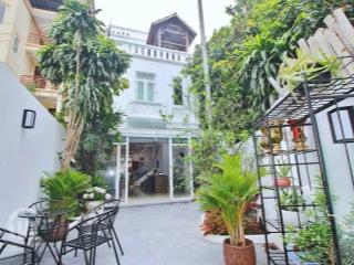 Cho thuê nhà riêng 3pn tại tây hồ, hiện đại, full dồ, sân vườn