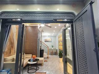 Nhà nguyễn khoái q4 3 tầng 32m2  ko qhchỉ 4 tỷ nhỉnh