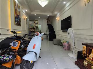 Nhà đẹp tôn đản q4 2 lầu  47m2 nở hậu ko qh giá 4 tỷ nhỉnh