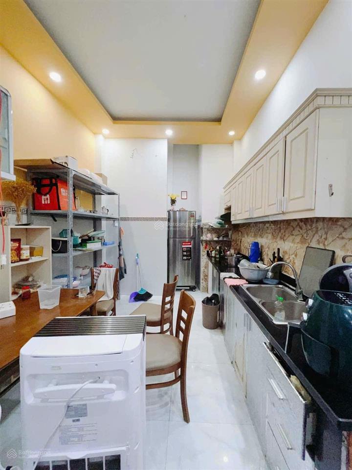 Nhà đẹp q4  2 lầu đúc  46m2  3pn  full nt  giá 4,3 tỷ tl