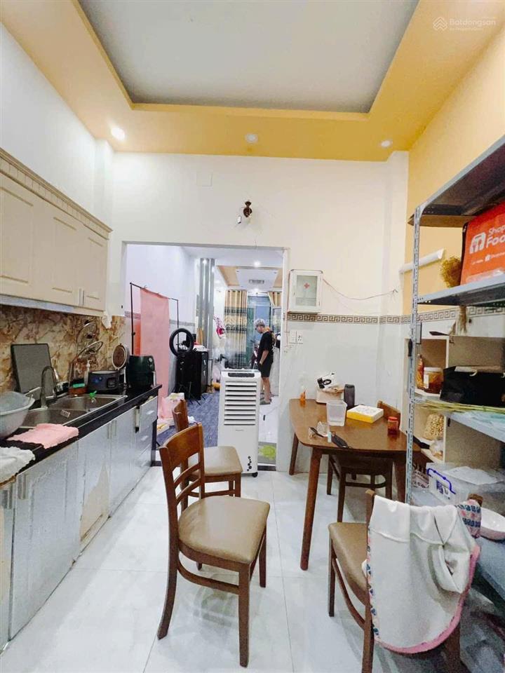 Nhà đẹp q4  2 lầu đúc  46m2  3pn  full nt  giá 4,3 tỷ tl
