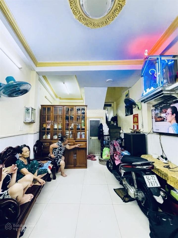 Mặt tiền đường số, q4  4 tầng  27.8m2  3pn  giá 4.6 tỷ