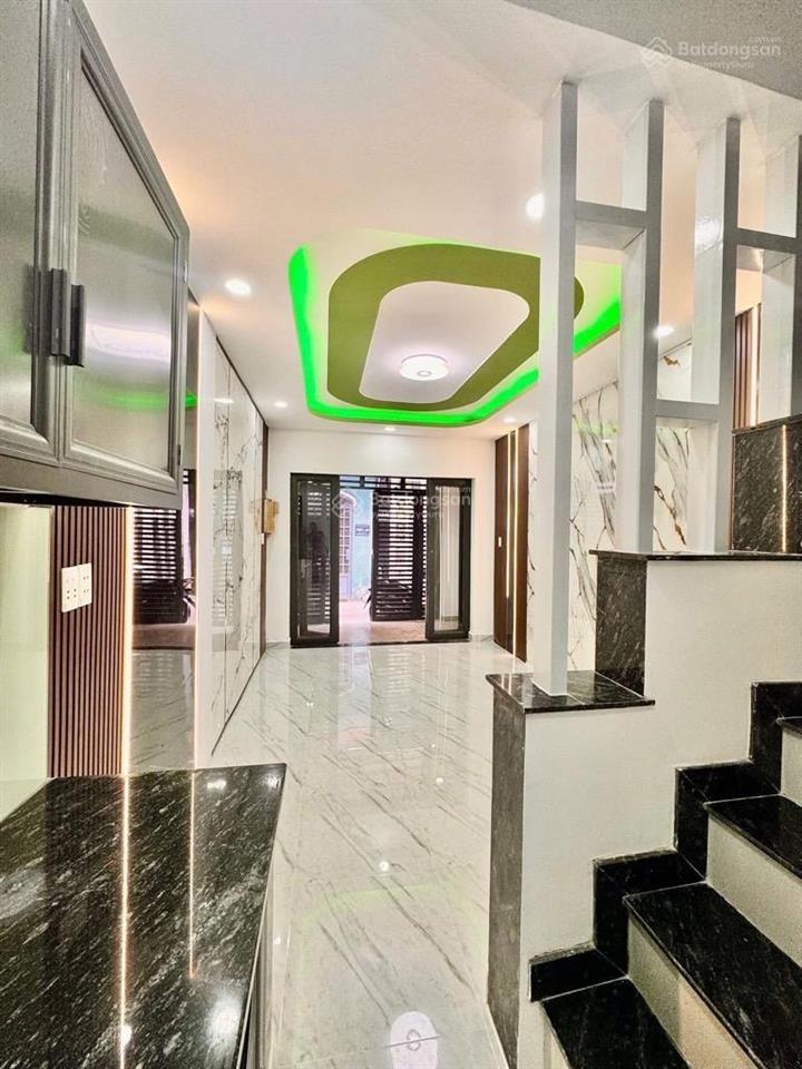 Nhà xóm chiếu q4 3 lầu đúc 28m2 ko qh chỉ 3 tỷ nhỉnh