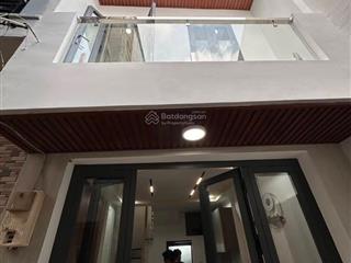 Vài bước ra mặt tiền q4 3 lầu đúc  3x4m ko qh chỉ 2 tỷ nhỉnh