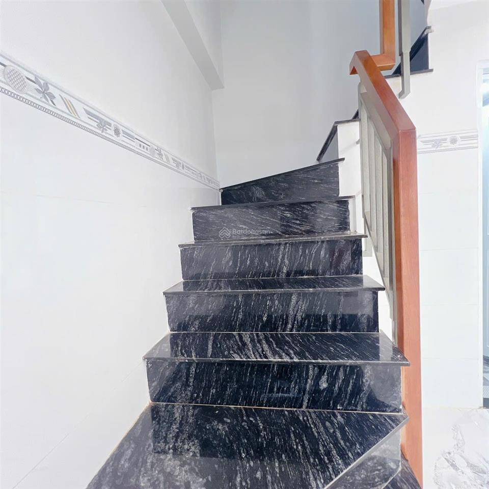 Nhà đẹp q4  căn góc  26m2  3 tầng  không qh  chỉ 3.15 tỷ