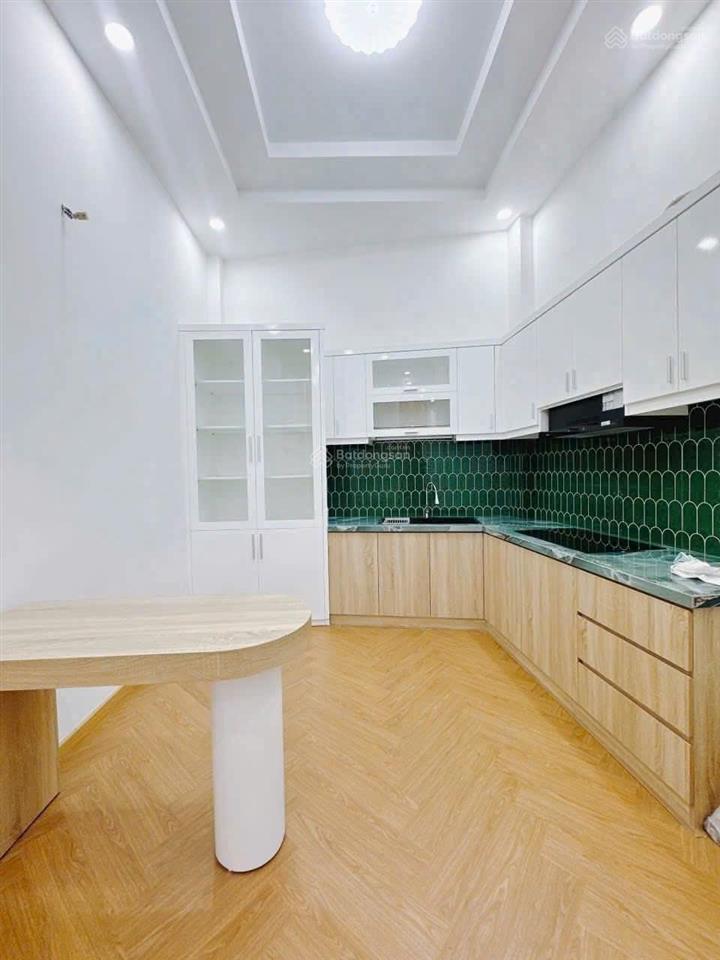 Nhà đẹp khánh hội q4  40m2  5 tầng đúc  không qh  chỉ 6.35 tỷ
