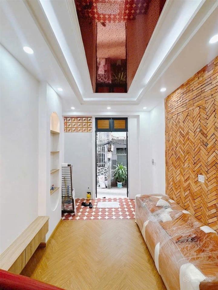 Nhà đẹp khánh hội q4  40m2  5 tầng đúc  không qh  chỉ 6.35 tỷ