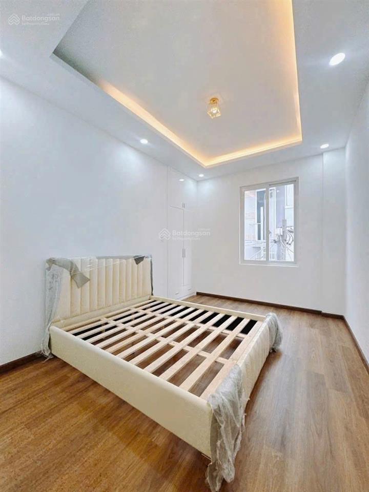 Nhà đẹp khánh hội q4  40m2  5 tầng đúc  không qh  chỉ 6.35 tỷ