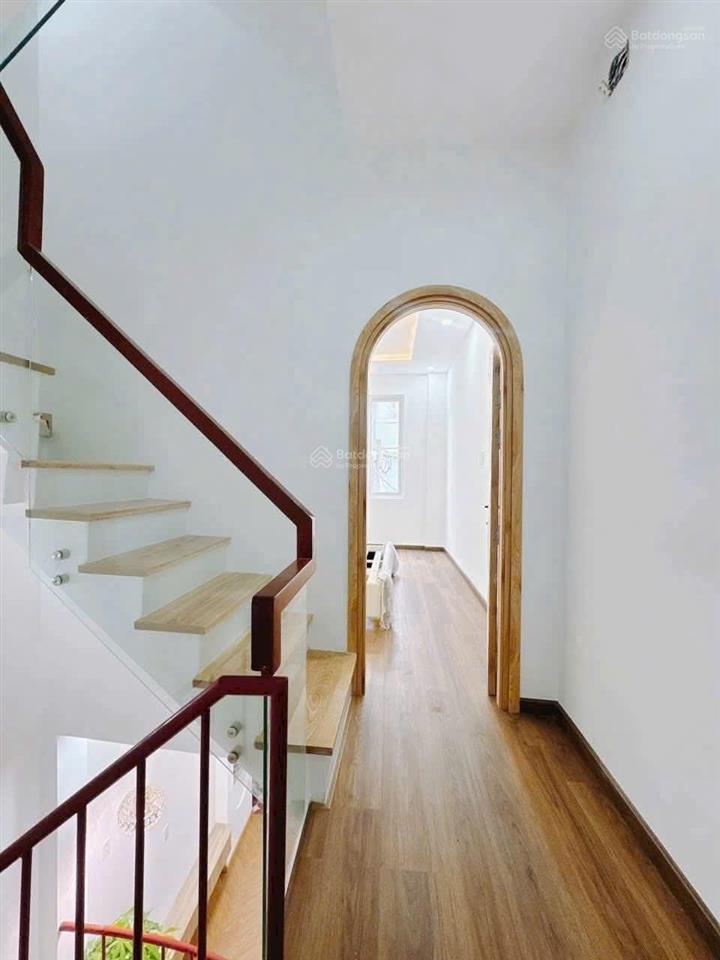 Nhà đẹp khánh hội q4  40m2  5 tầng đúc  không qh  chỉ 6.35 tỷ