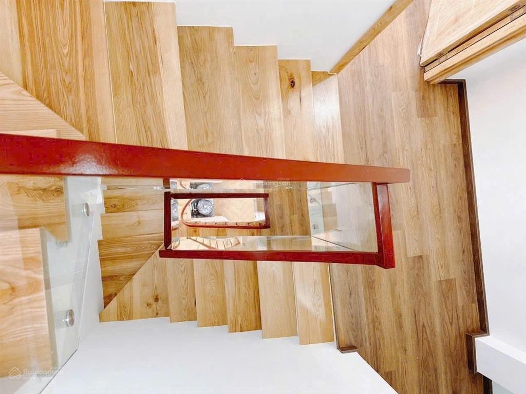 Nhà đẹp khánh hội q4  40m2  5 tầng đúc  không qh  chỉ 6.35 tỷ