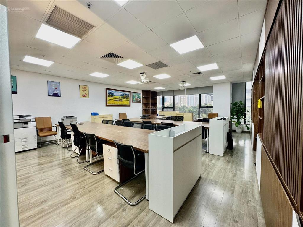 Bql chính chủ cho thuê văn phòng vinhomes west point 250m2 cắt từ 100m2 đầy đủ nội thất
