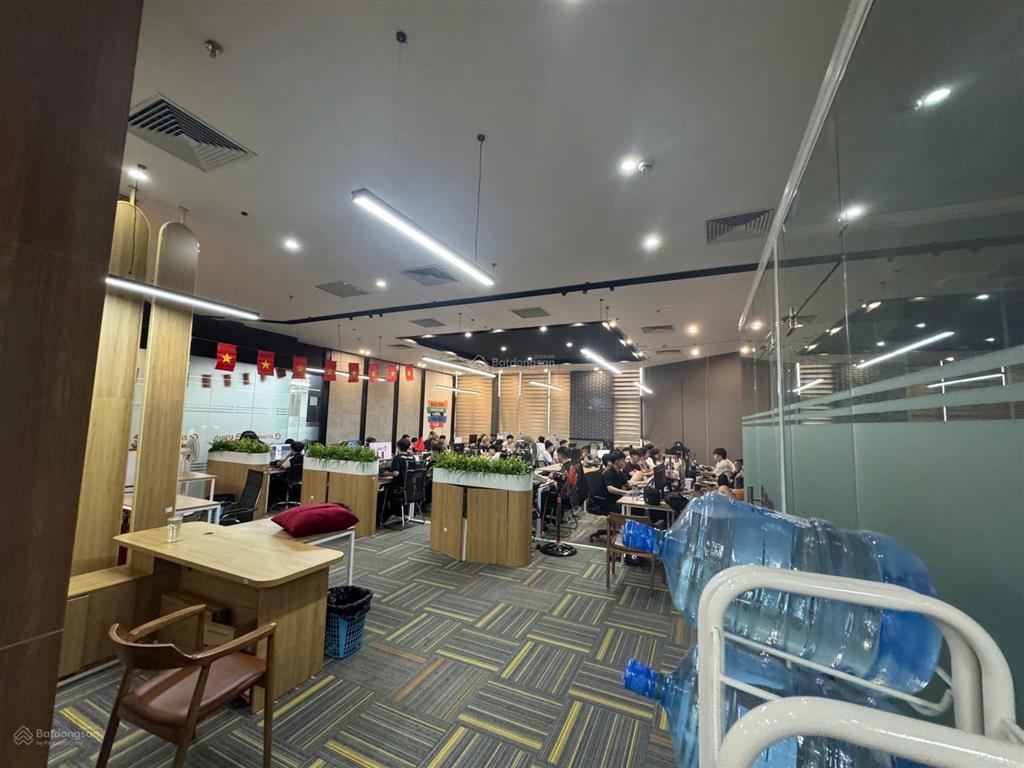 Nhượng văn phòng thuê 500m2 (cắt tối thiểu 100m2) roman plaza tố hữu bàn giao nội thất đầy đủ
