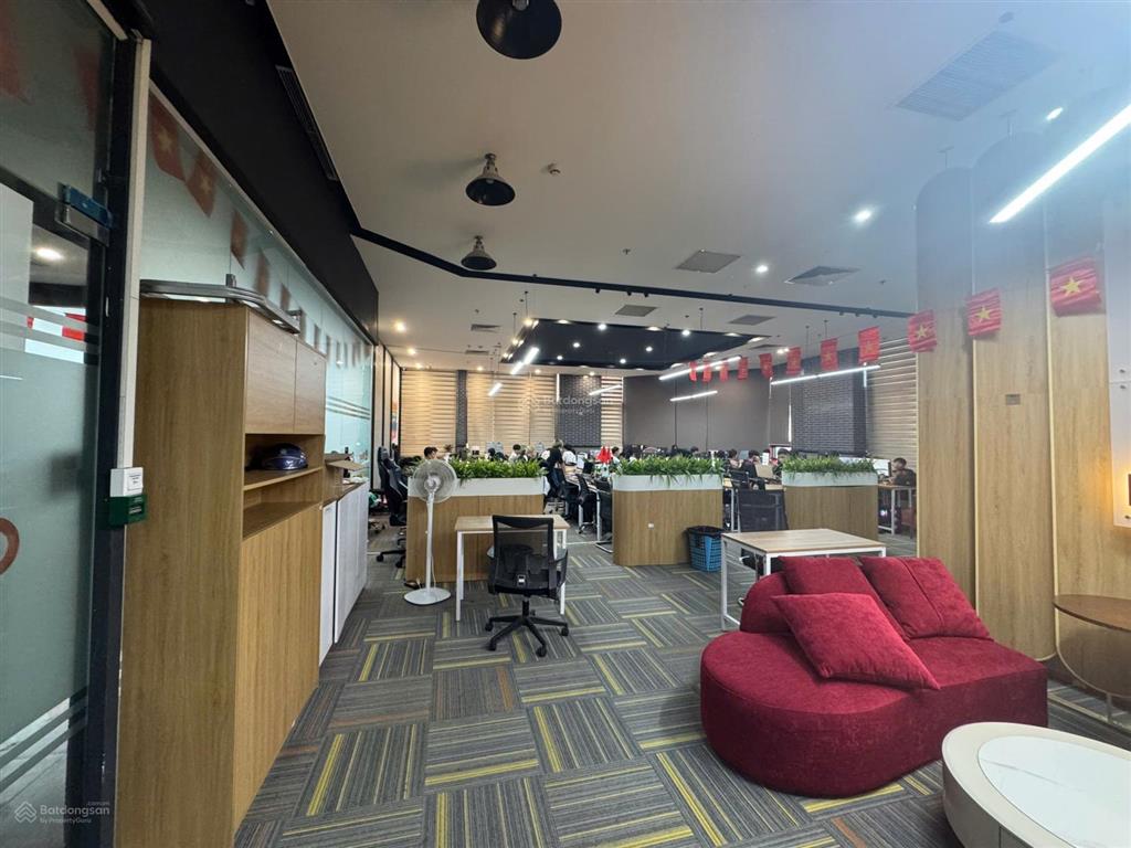 Nhượng văn phòng thuê 500m2 (cắt tối thiểu 100m2) roman plaza tố hữu bàn giao nội thất đầy đủ