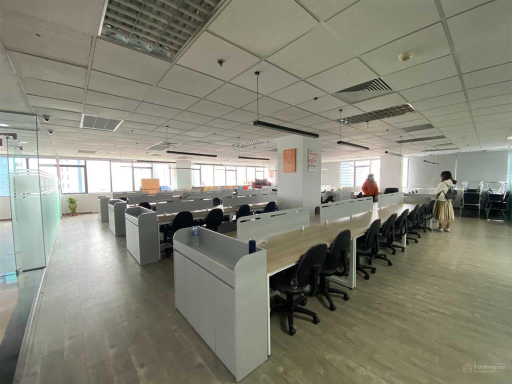 Cho thuê vp petrowaco 97  99 láng hạ 300m2 sẵn nội thất có cắt 100m2, 200m2 vào làm việc được luôn