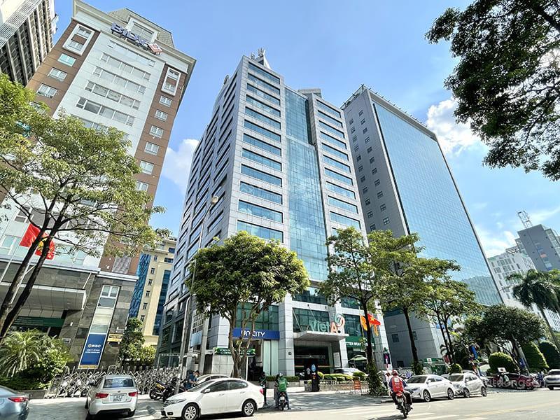 Nhượng văn phòng cho thuê tòa việt á duy tân dt 500m2 cắt từ 100m2 sẵn nội thất rất đẹp