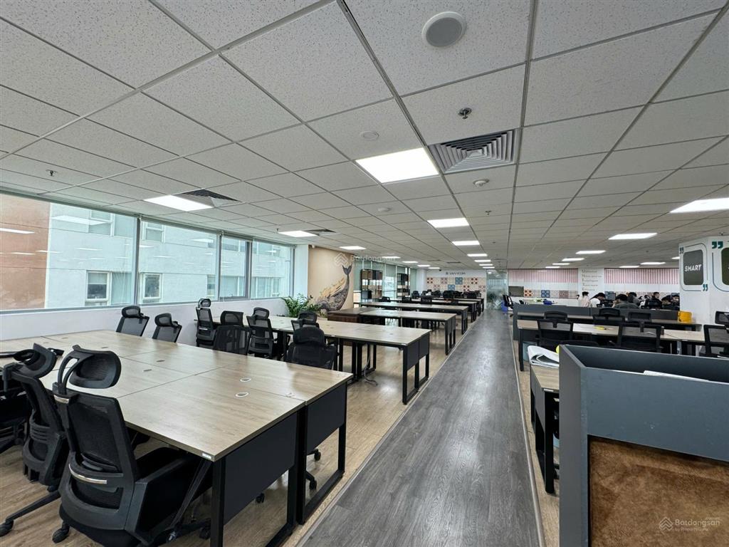 Nhượng văn phòng cho thuê tòa việt á duy tân dt 500m2 cắt từ 100m2 sẵn nội thất rất đẹp