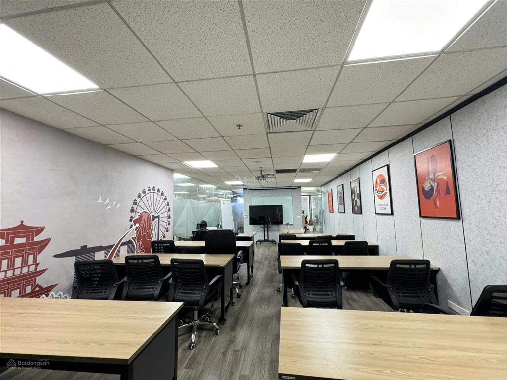 Nhượng văn phòng cho thuê tòa việt á duy tân dt 500m2 cắt từ 100m2 sẵn nội thất rất đẹp