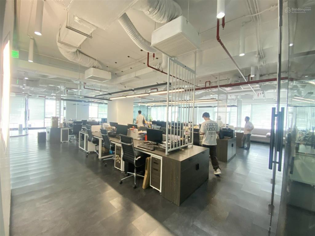 Cho thuê văn phòng ttc 19 duy tân, 300m2, cắt từ 100m2, sẵn nội thất, vào được luôn