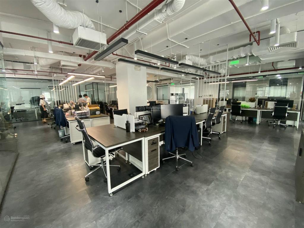 Cho thuê văn phòng ttc 19 duy tân, 300m2, cắt từ 100m2, sẵn nội thất, vào được luôn